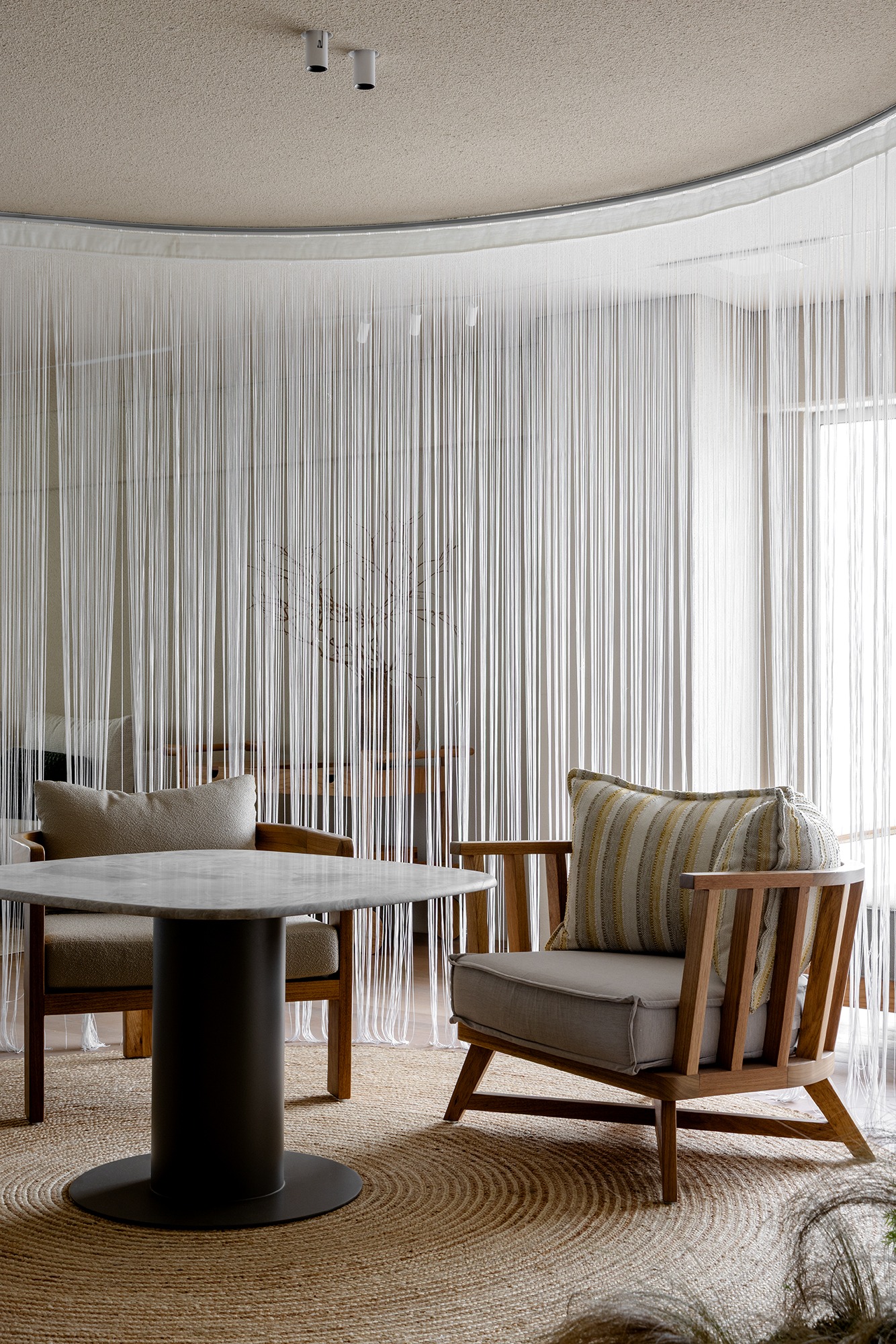 Poltronas Cozy e Bowl com Mesa de jantar Lisboa